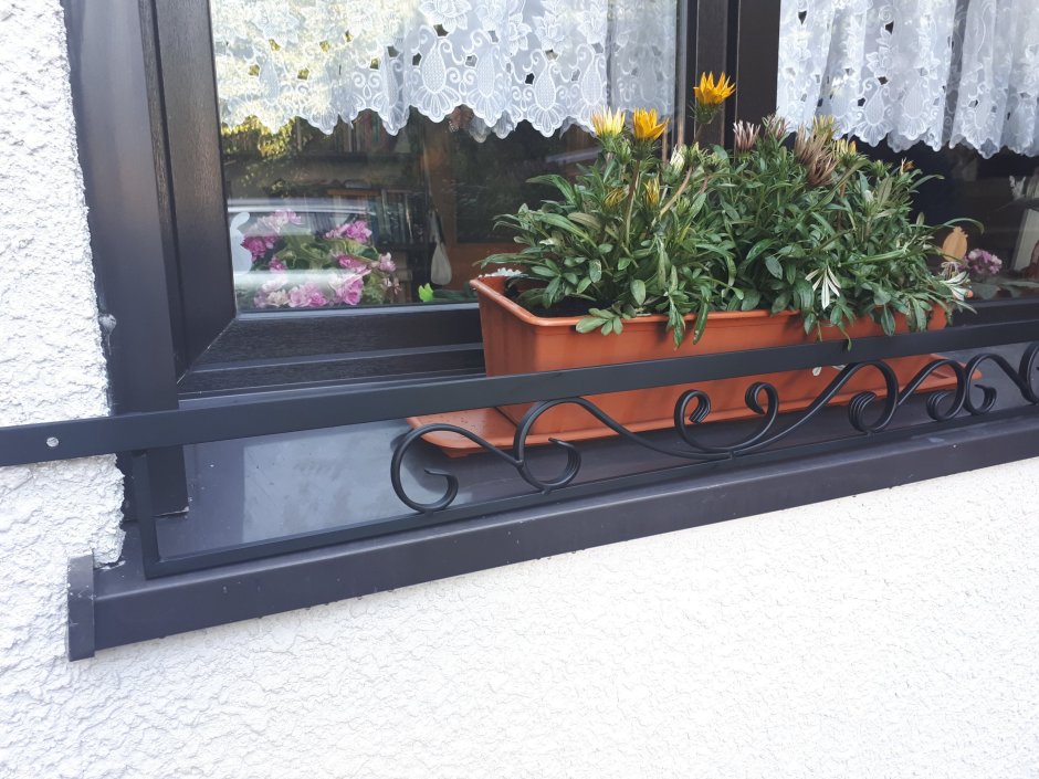 Цветочницы на окна наружные