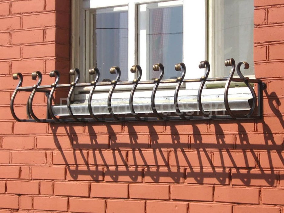 Кованые цветочницы на окна