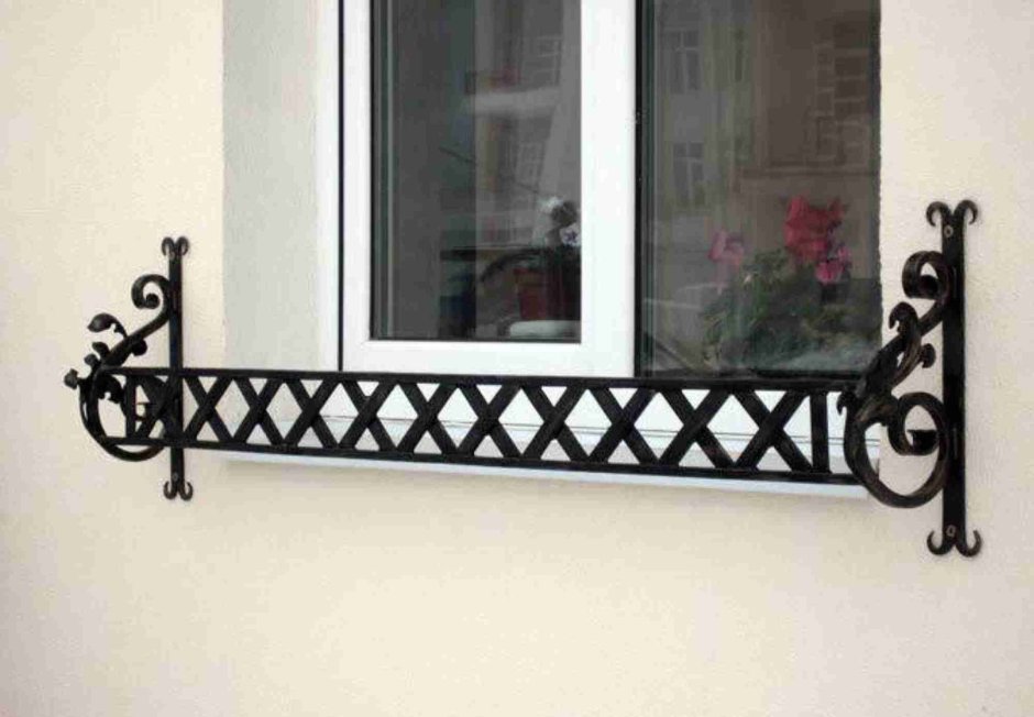 Кованые цветочницы на окна