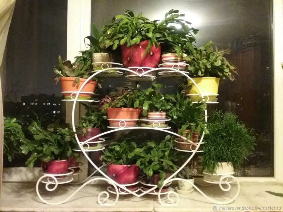 Полка для цветов на подоконник