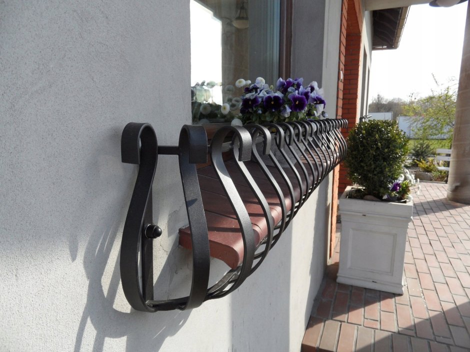 Кованые цветники