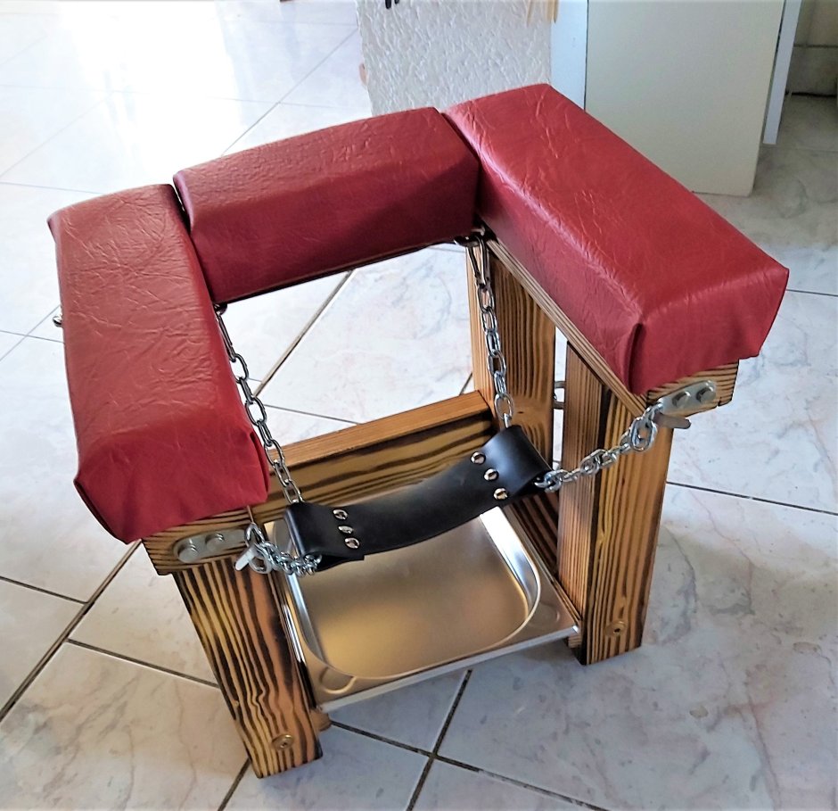 Queening Chair