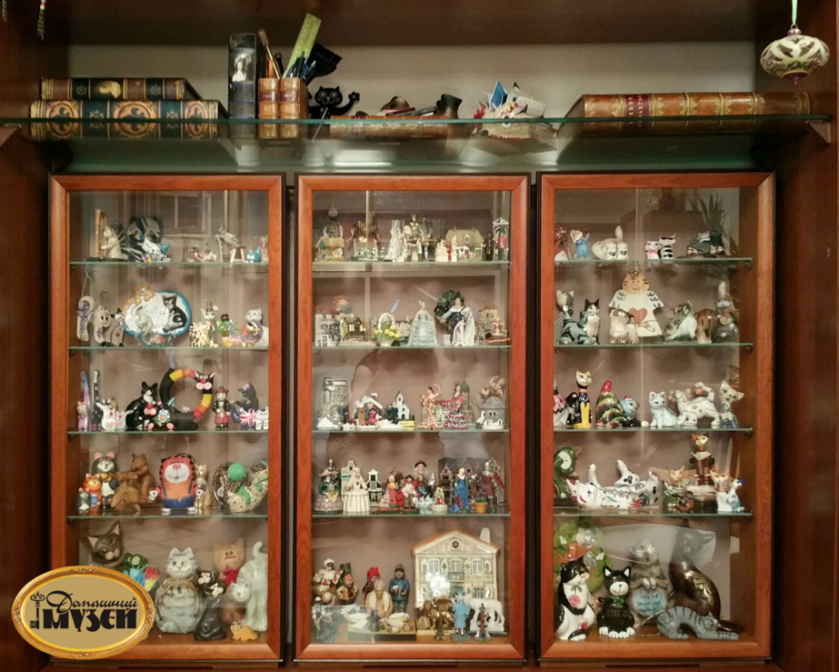 Шкаф для статуэток