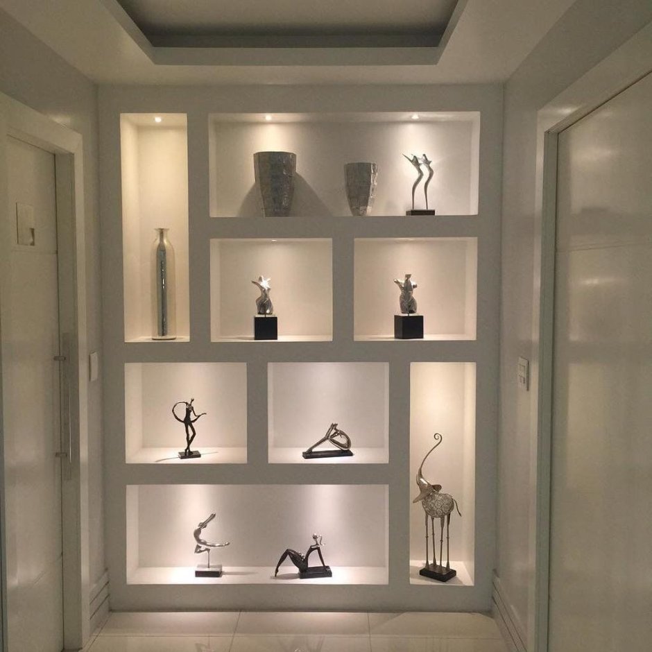 Полка для коллекции камней