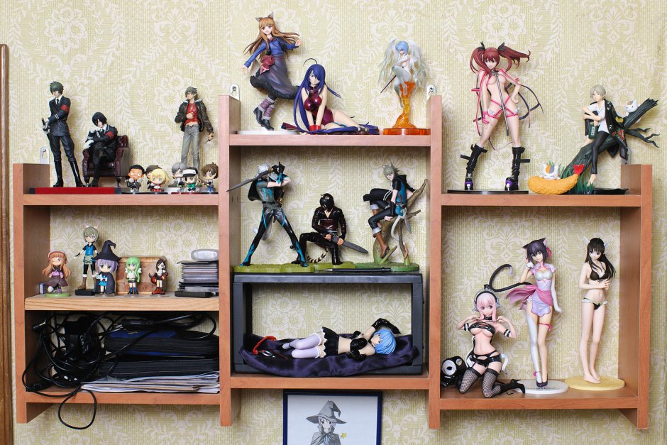 Полочки для коллекции статуэток