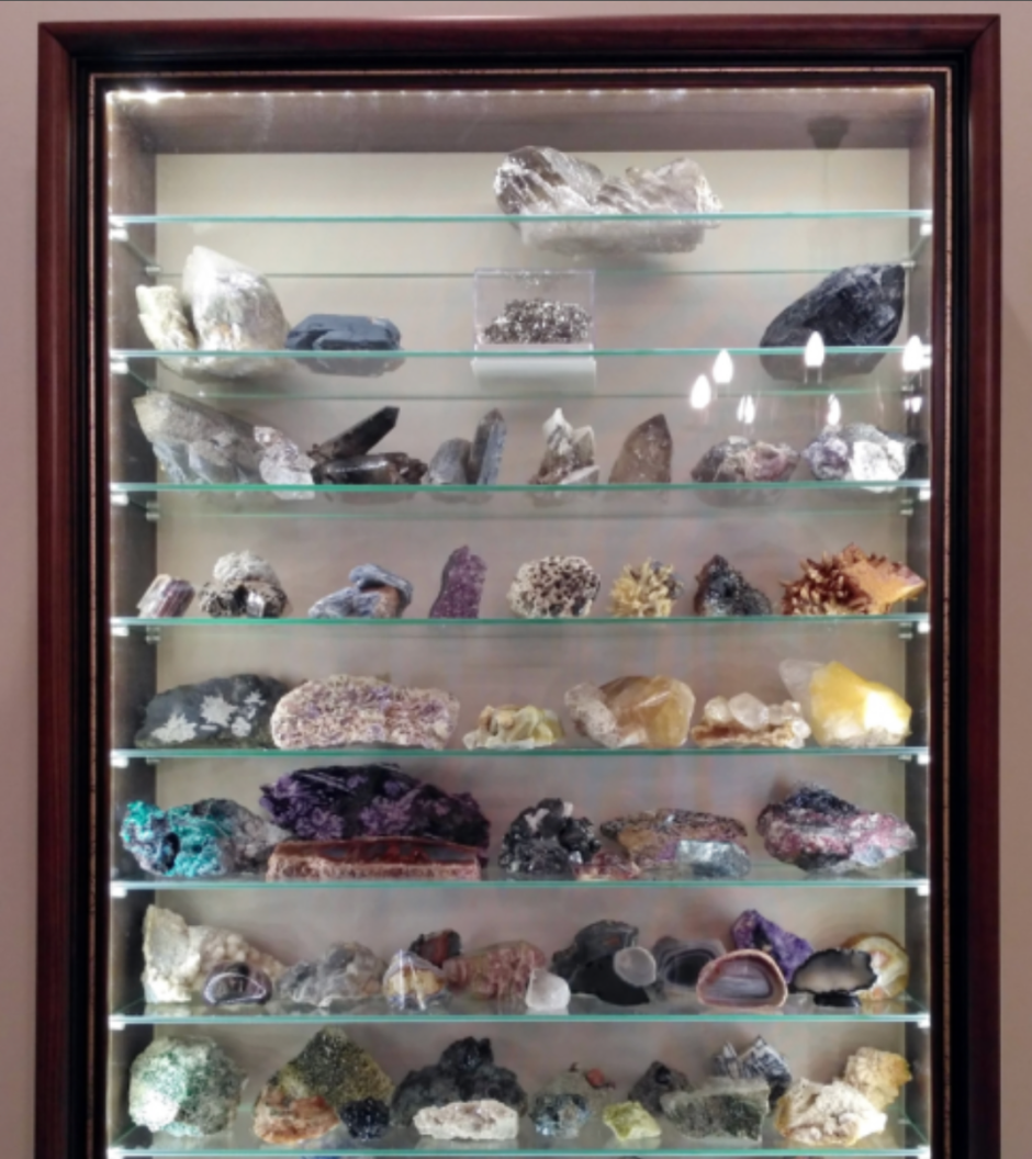 Полки для коллекций