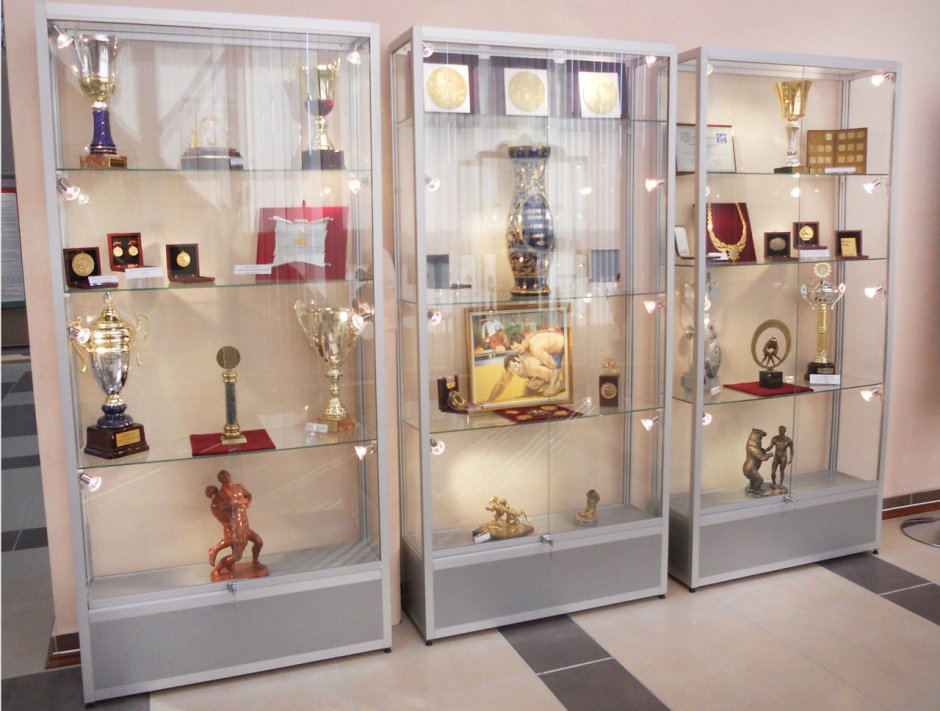 Полки для статуэток