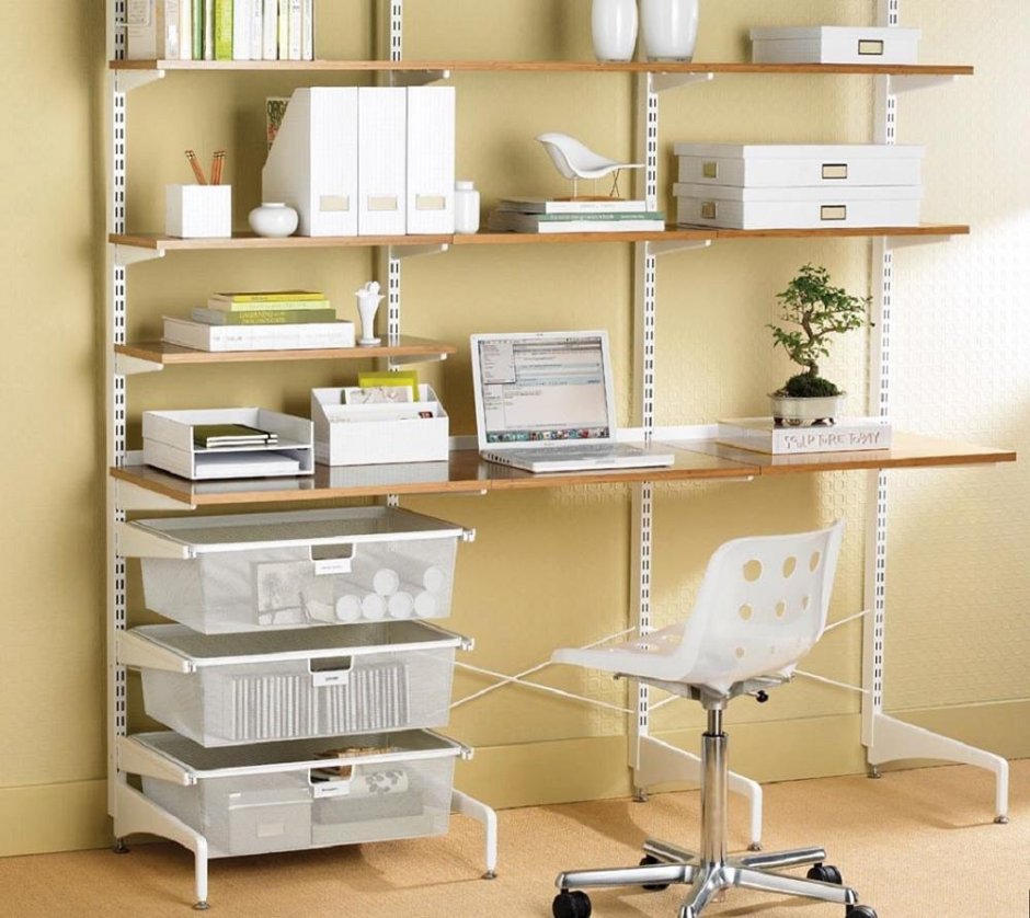 Книжная полка под наклоном