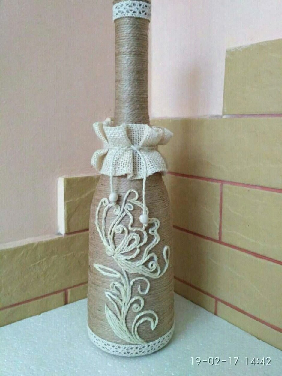 Бутылки декорированные джутом