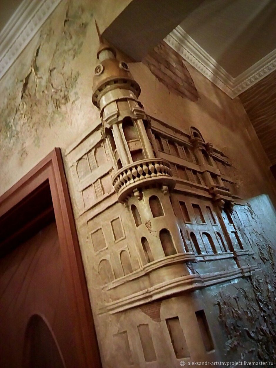 Лепнина замок на стене