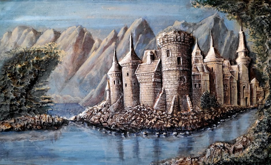 Барельеф замок на стене