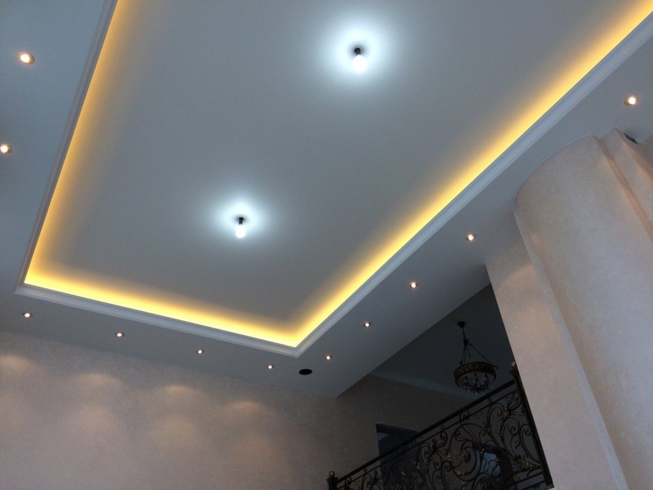 Потолок из гипсокартона с подсветкой