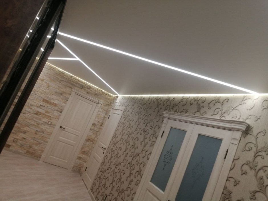 Г-образный натяжной потолок