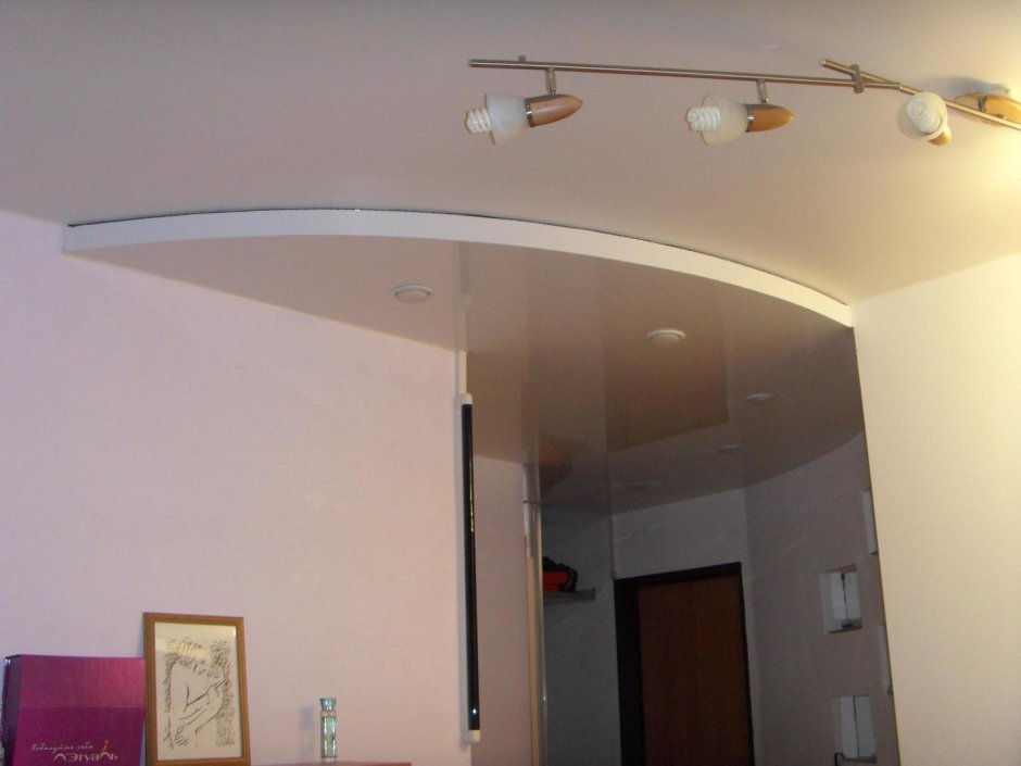Потолок в коридоре г образный натяжной