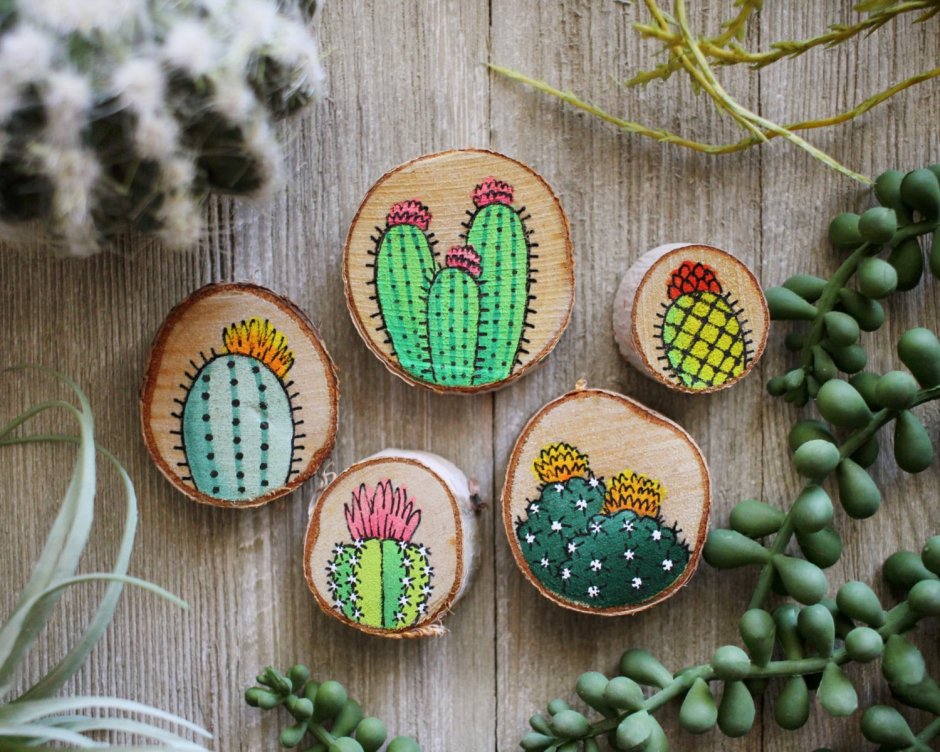 Фрукты на спиле дерева