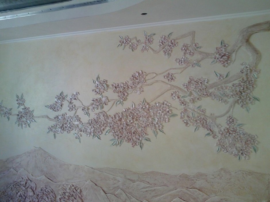 Барельеф яблоня на стене