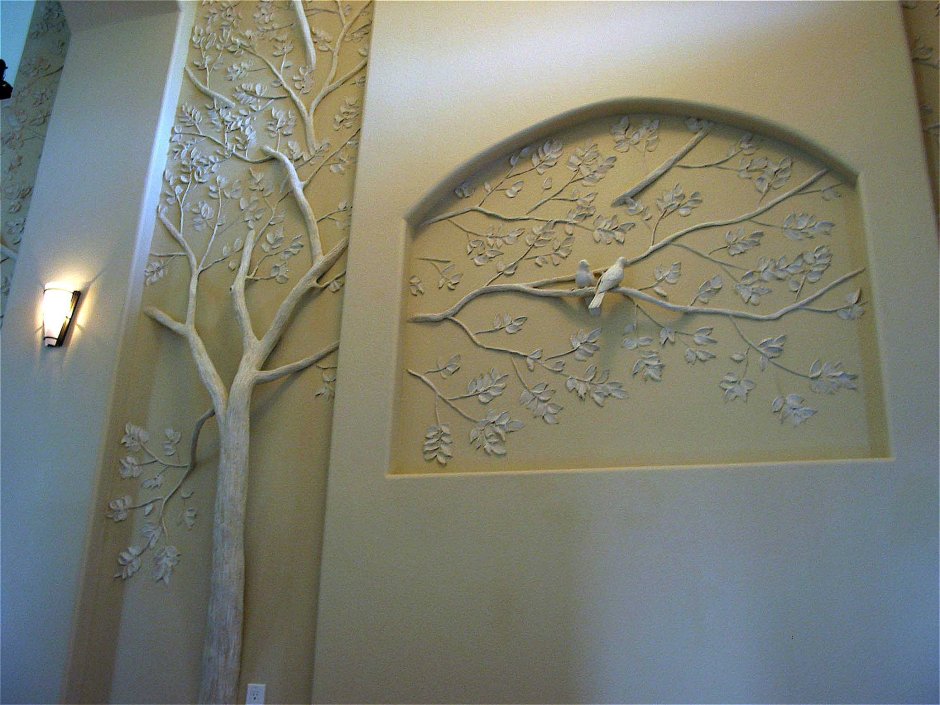 Роспись цветов на стене