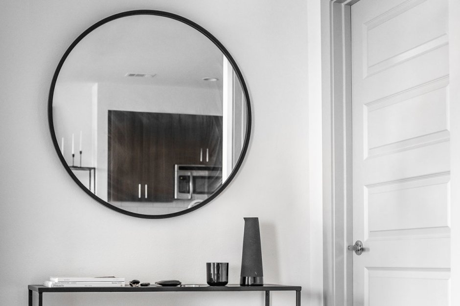 Крутящаяся вешалка в прихожую