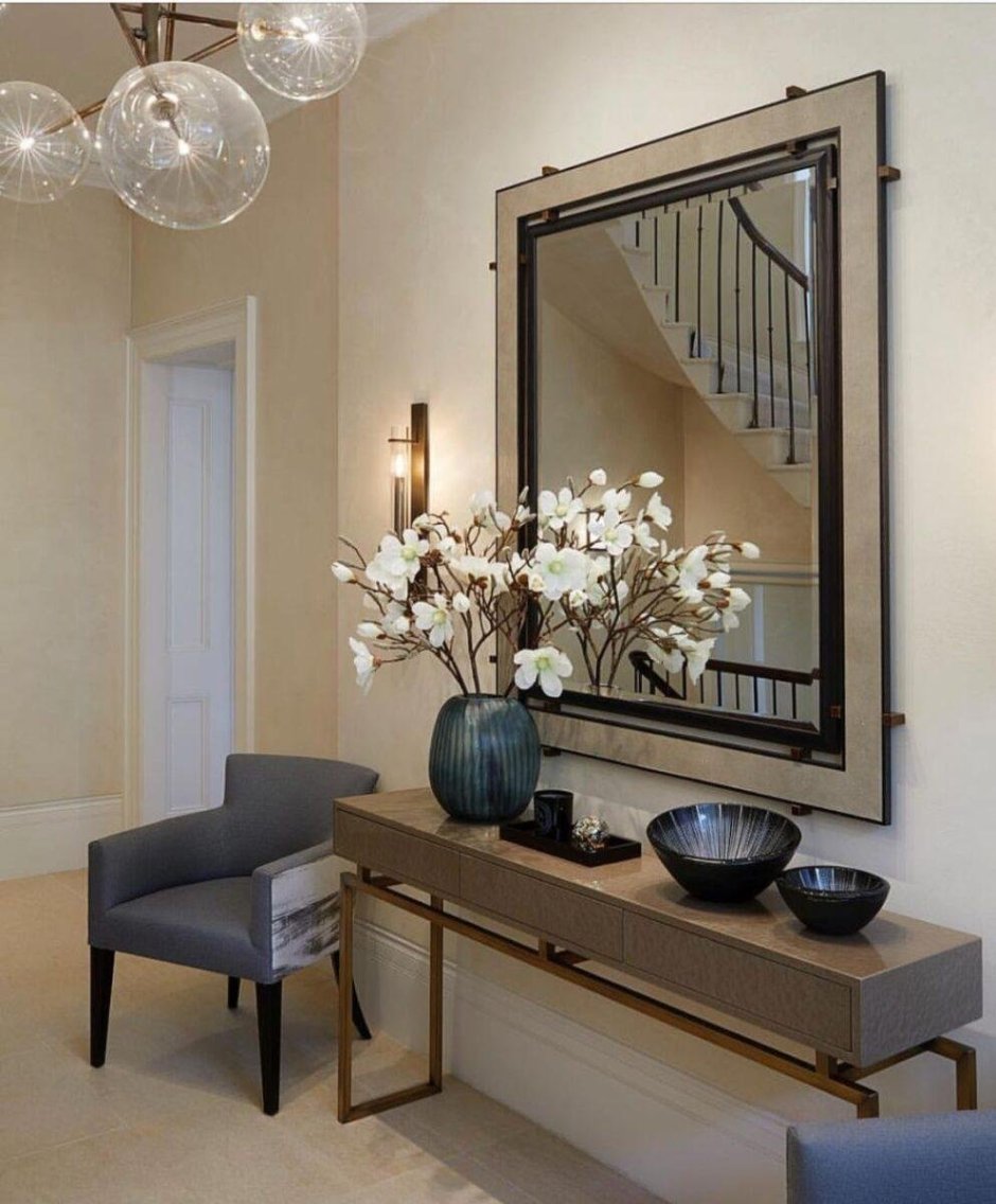 Овальные зеркала в прихожую