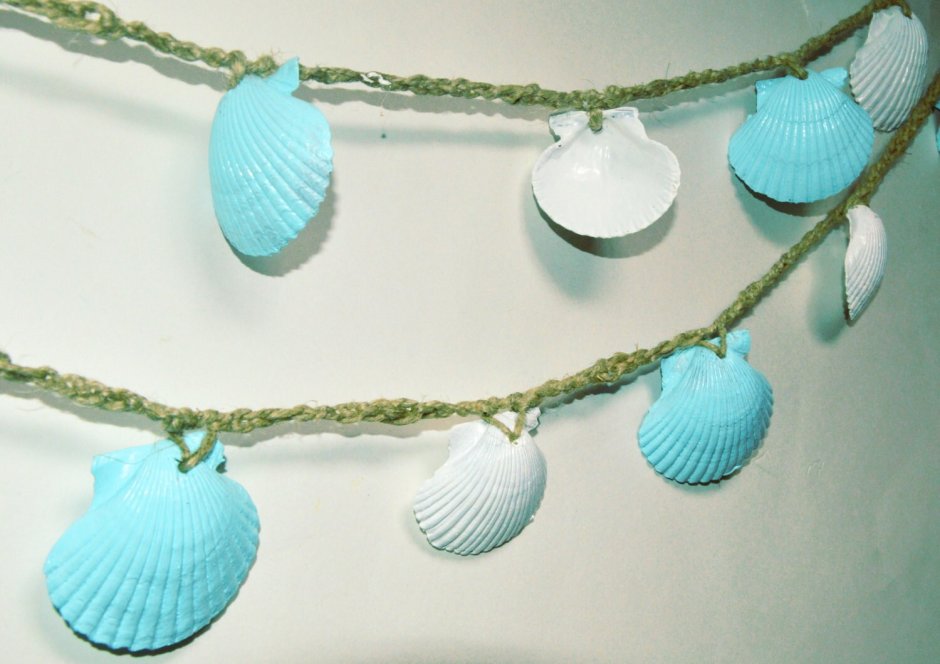 Елочная гирлянда из ракушек