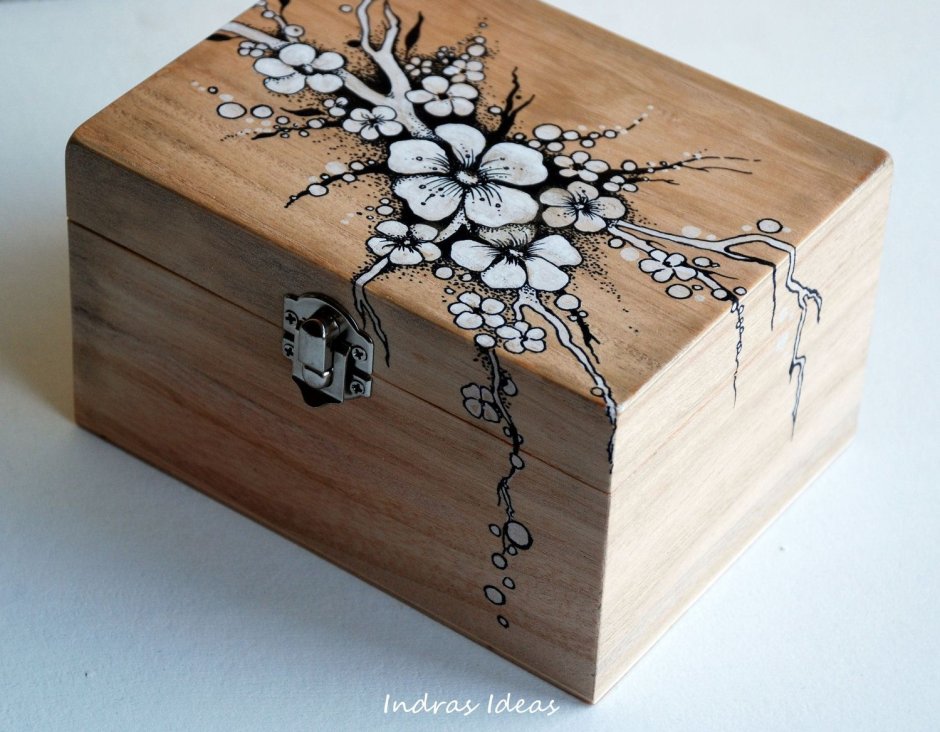 Деревянная шкатулка для украшений