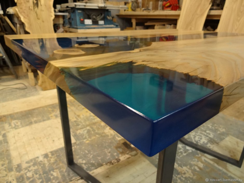 Стол из смолы 1040*80