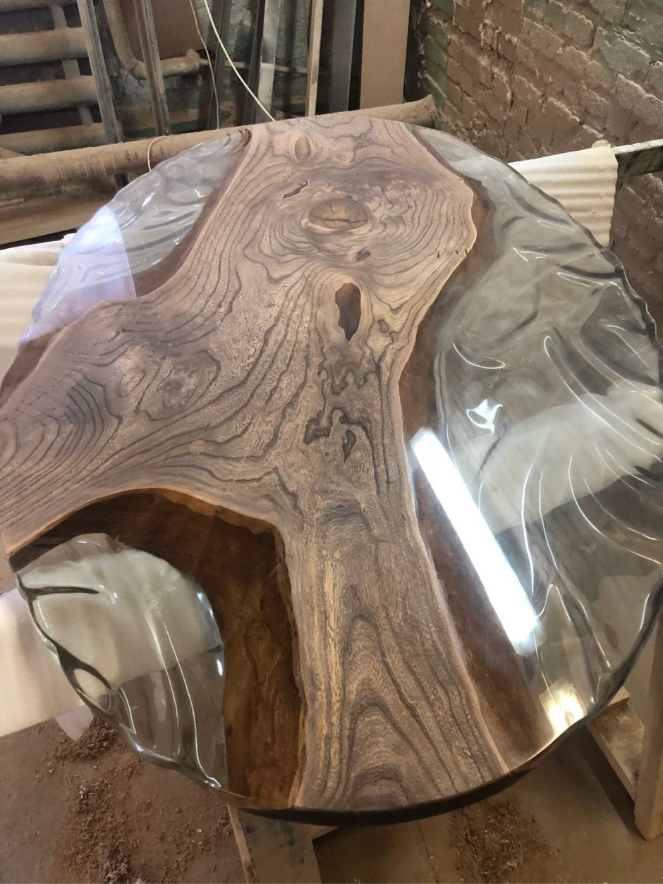 Стол из эпоксидной смолы