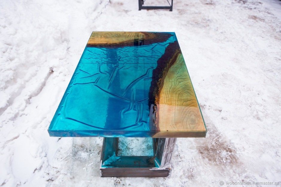 Прозрачный стол из эпоксидной смолы