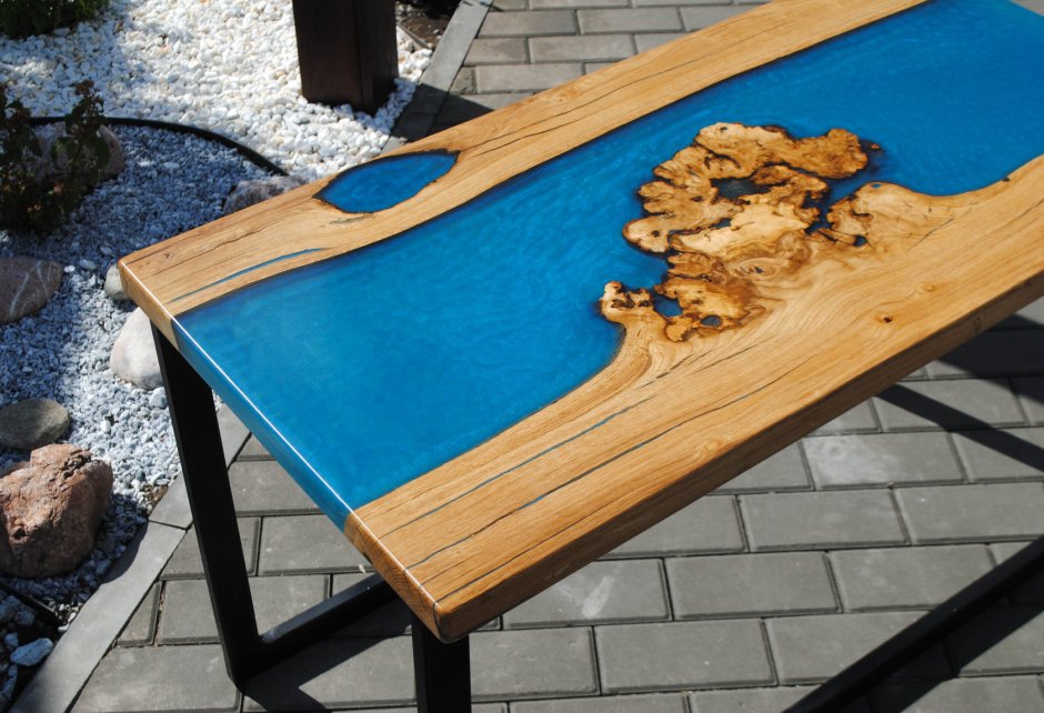 Винный столик из эпоксидной смолы