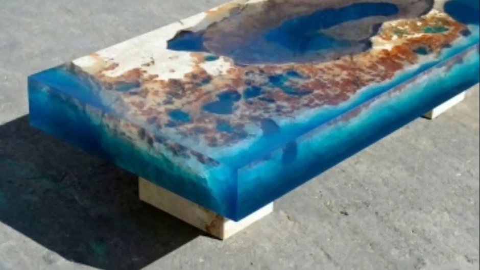 Стол с эпоксидной смолой океан
