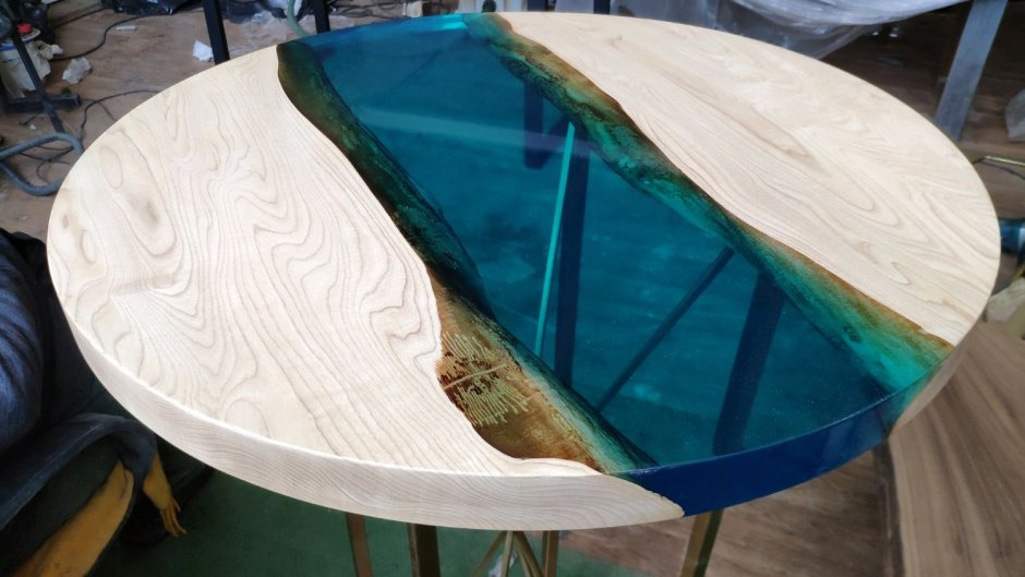 Столешница из эпоксидной смолы и дерева