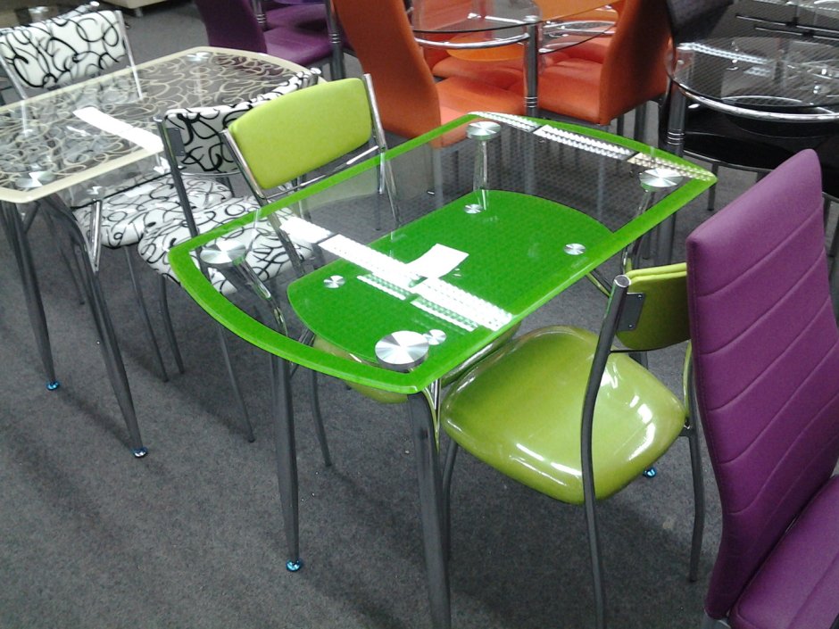 Стол стеклянный зеленый