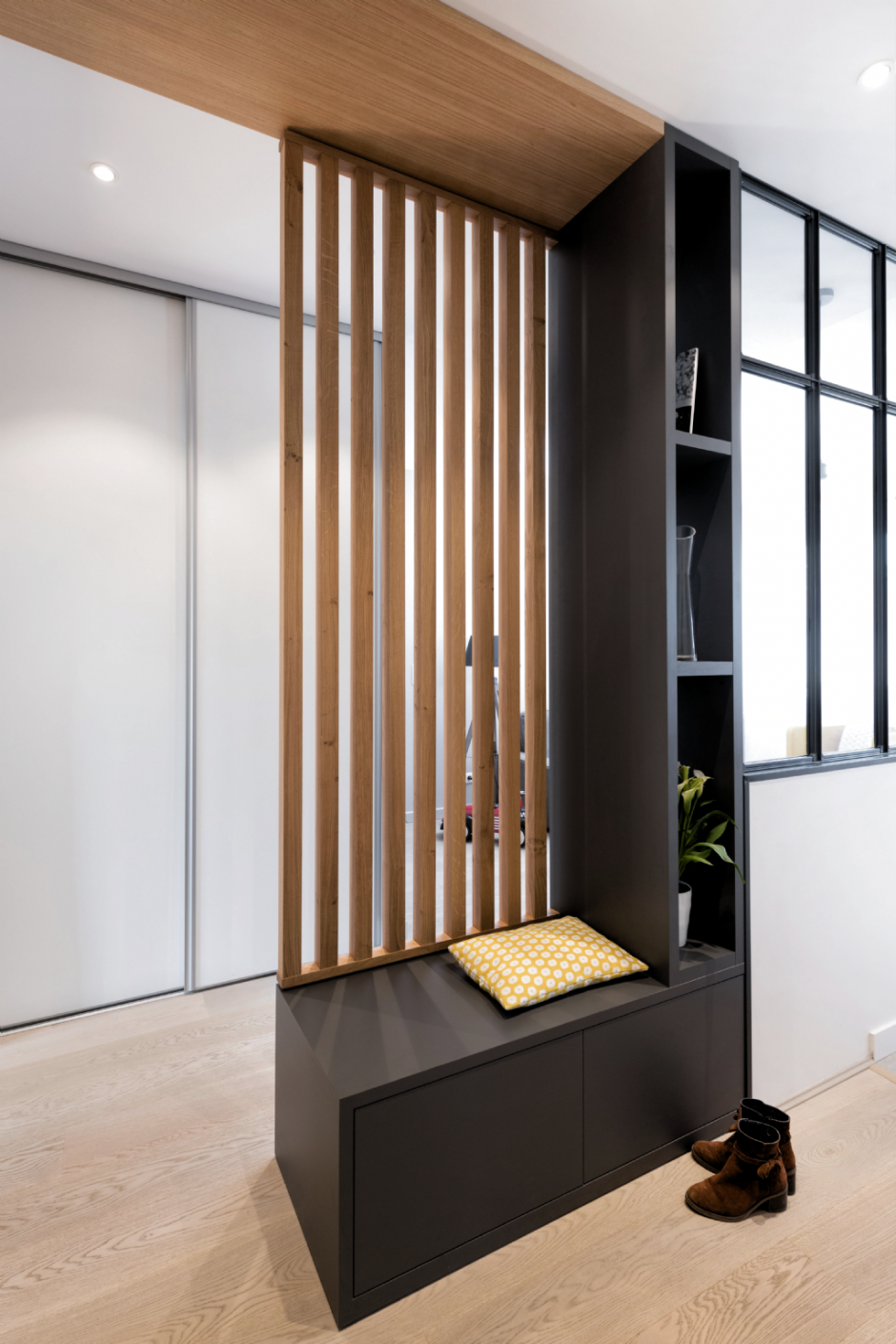 Декоративная перегородка в прихожей