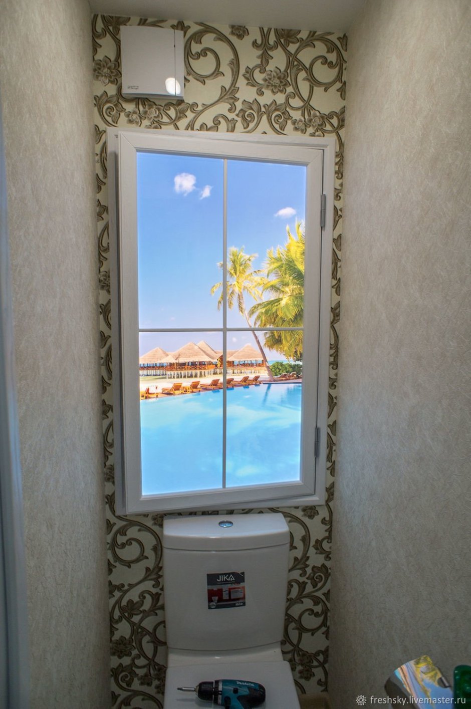 Фальш окно в туалете