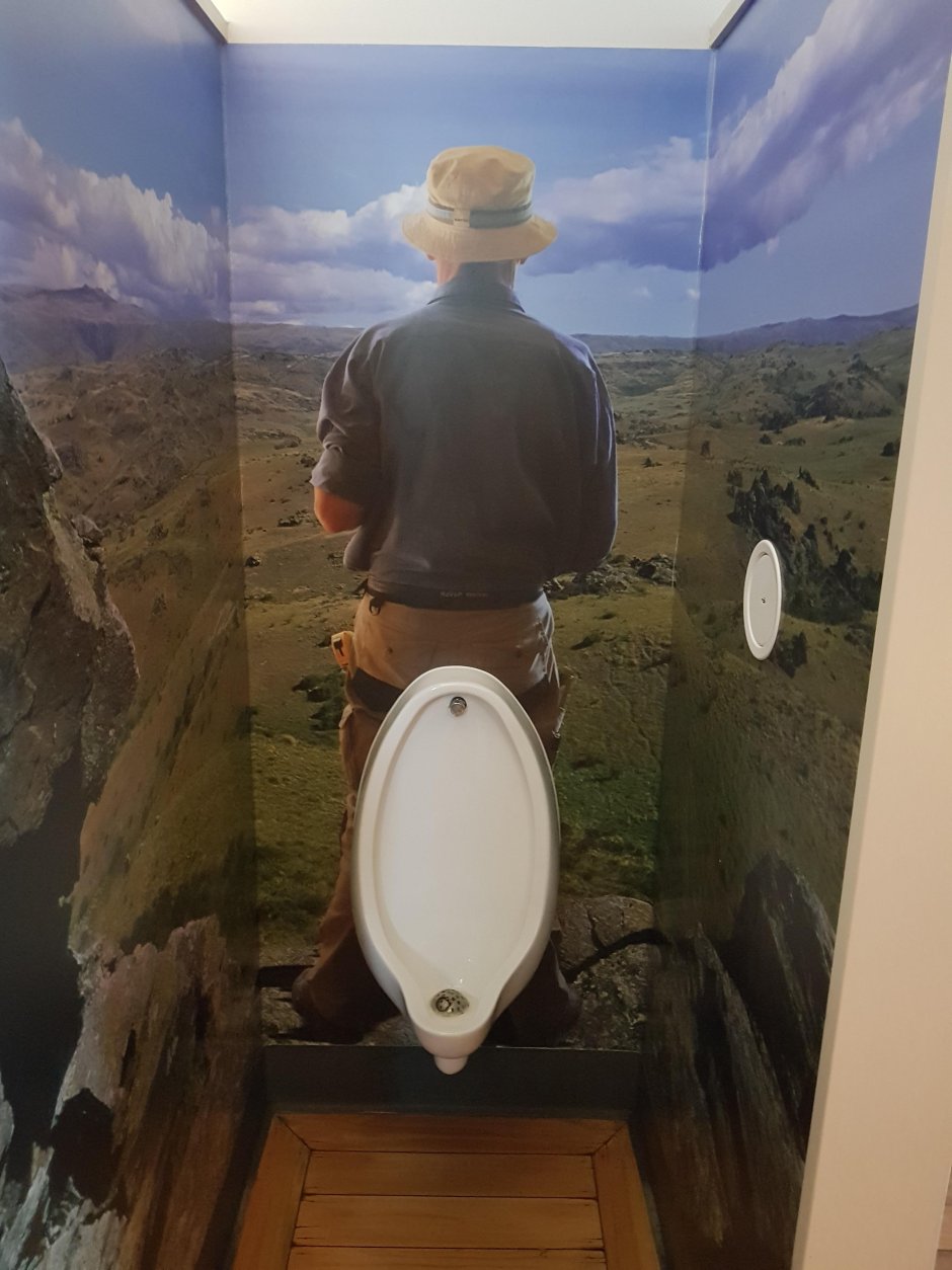 Прикольный потолок в туалете