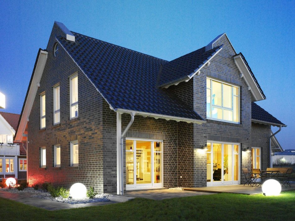 Красивая двускатная крыша