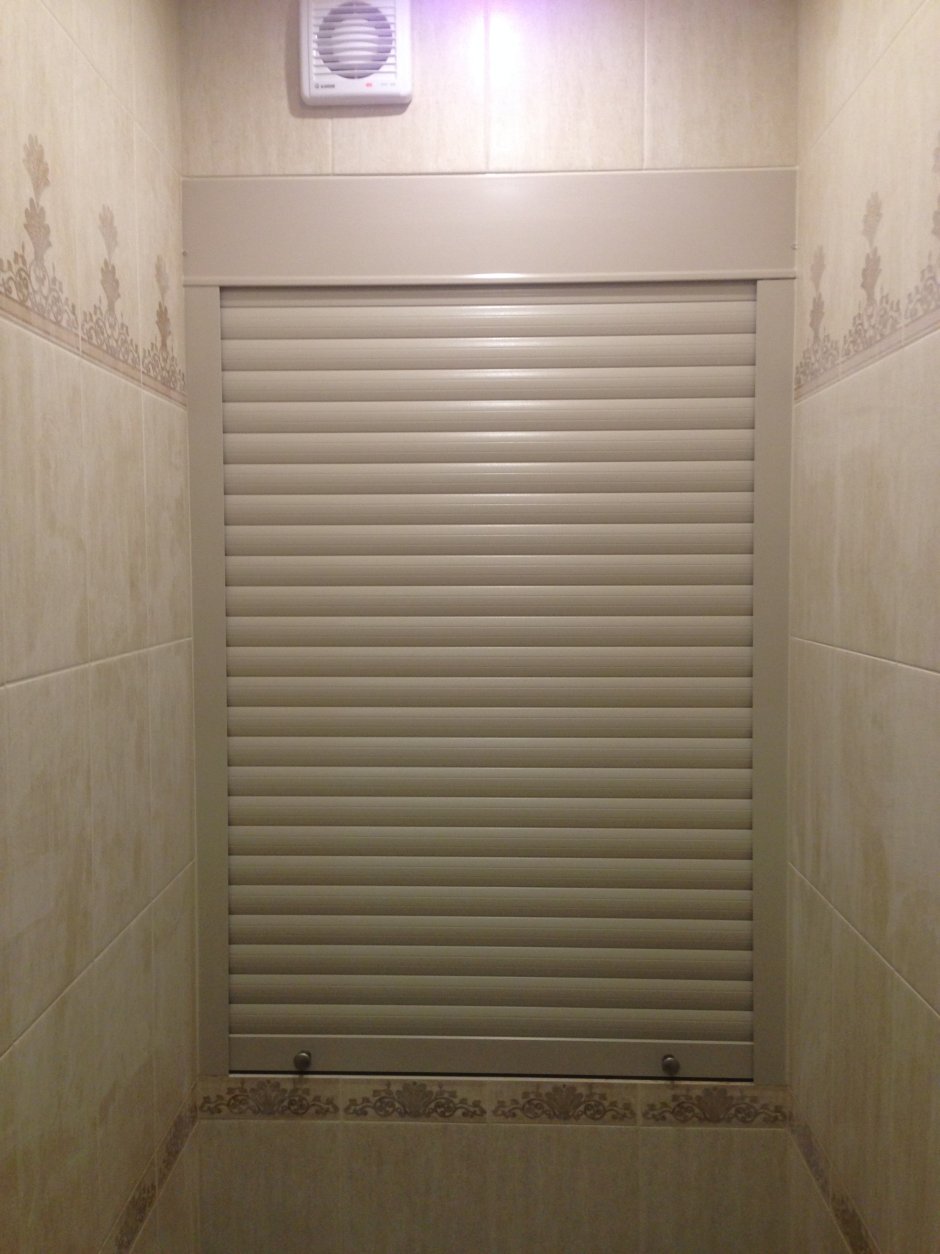 Рулонные шторы в туалете