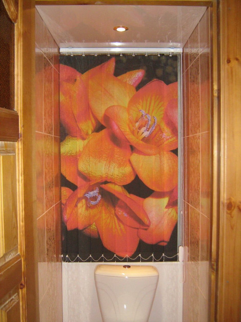 Деревянные дверцы в туалет