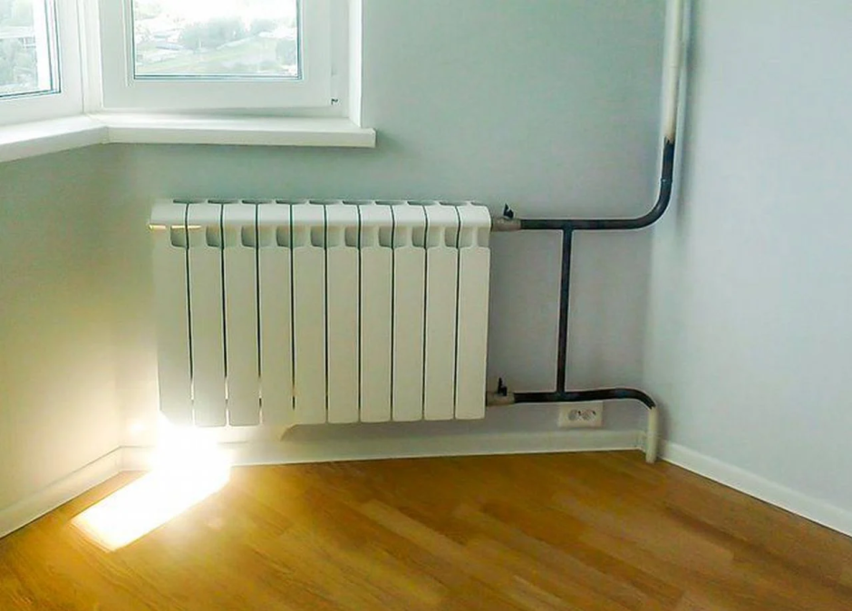 Декор трубы отопления в комнате