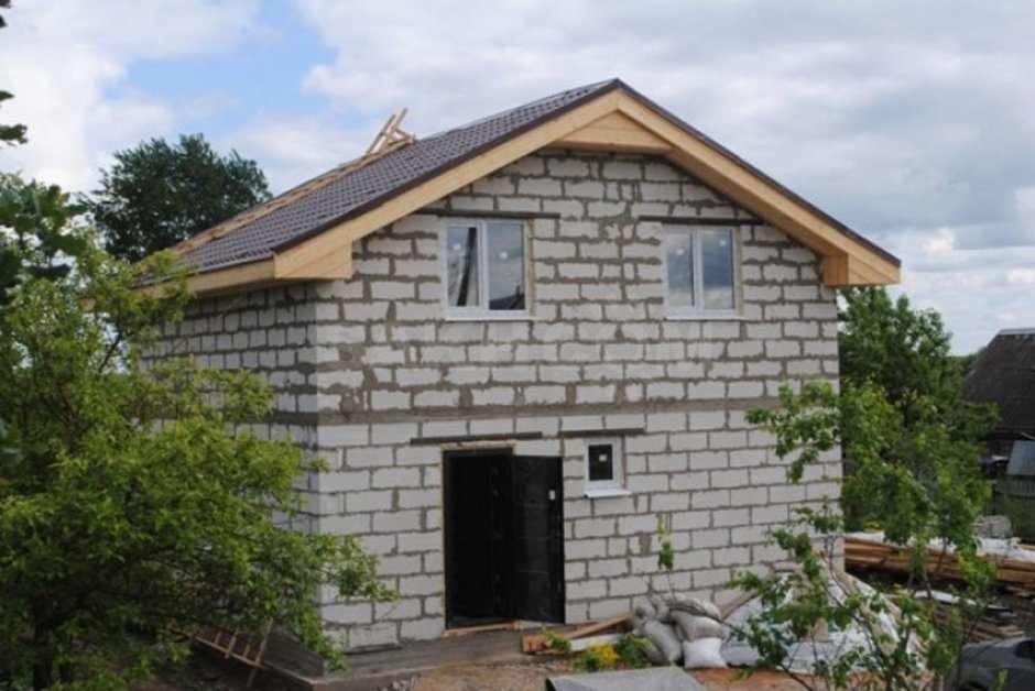 Домик на даче из газоблока