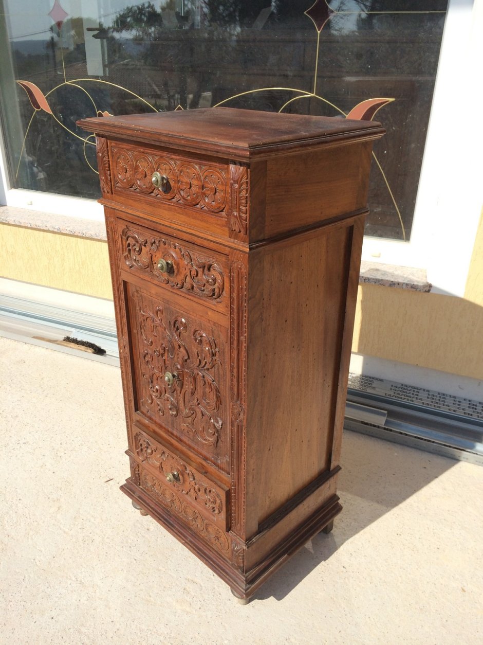 Старинная тумбочка