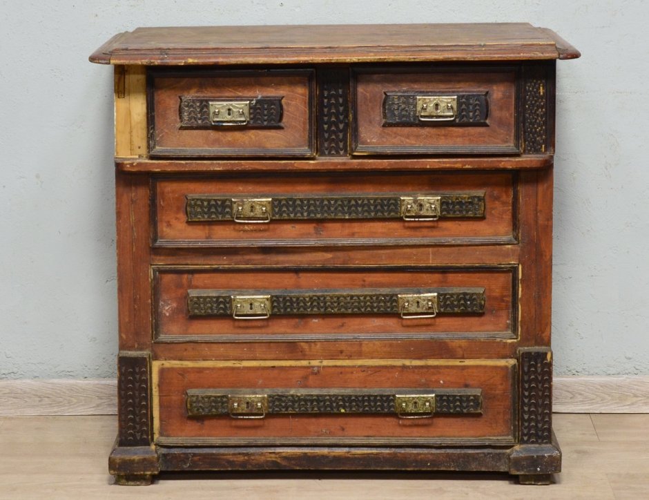 Старый комод