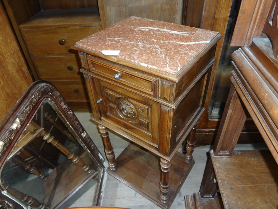 Тумбочка 19 века в России