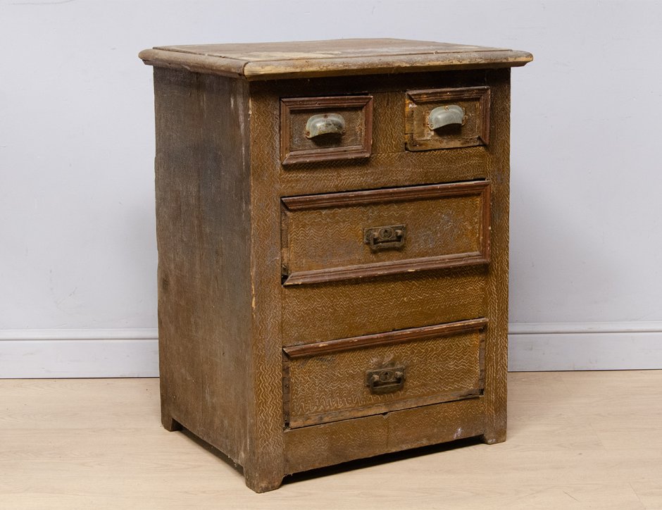 Старинная тумбочка