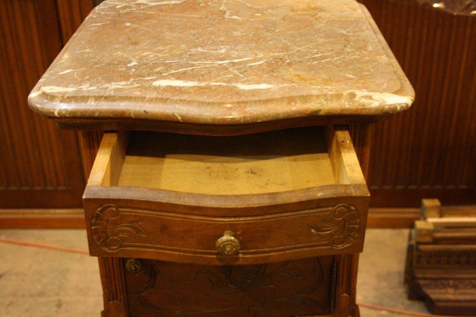 Антикварные напольные шкафчики