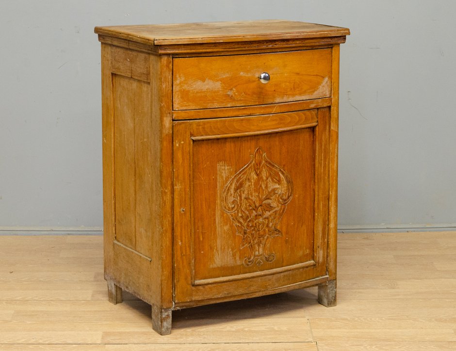 Старинная тумба