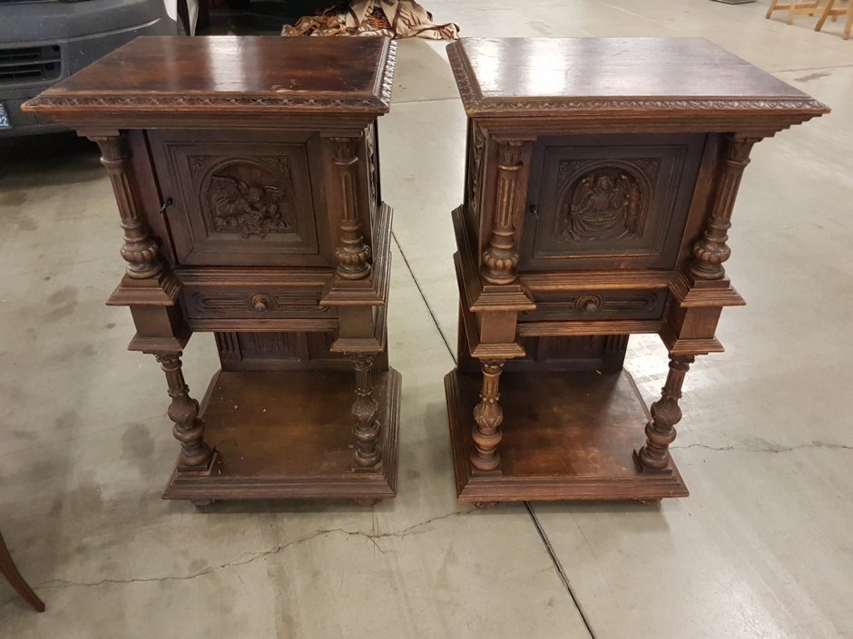 Антикварная мебель стиль Ренессанс тумбочка Италия