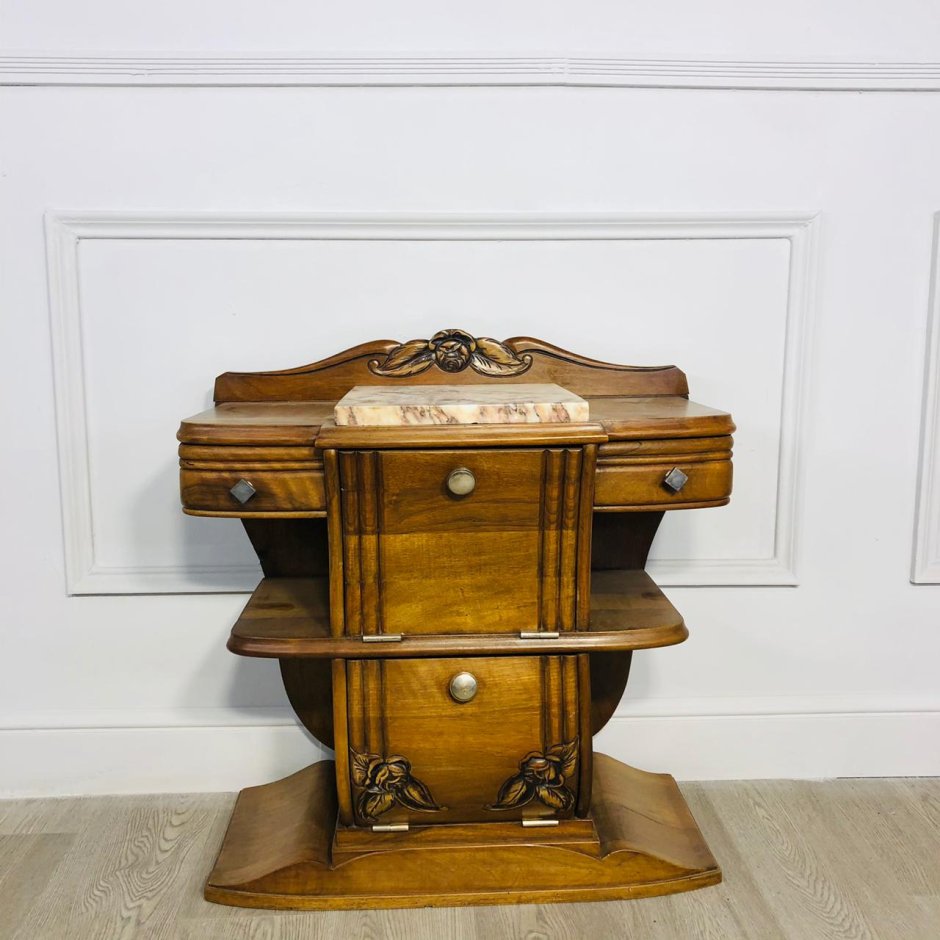 Старинная тумбочка