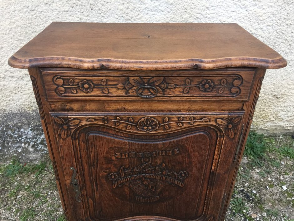 Старинная мебель тумбочки