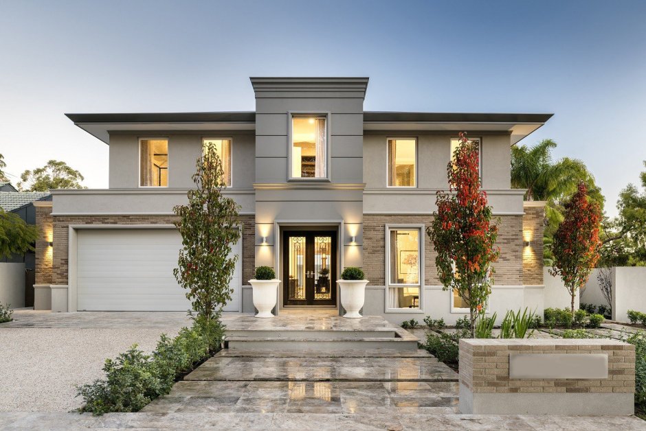 Дом с двухэтажным эркером в классическом стиле